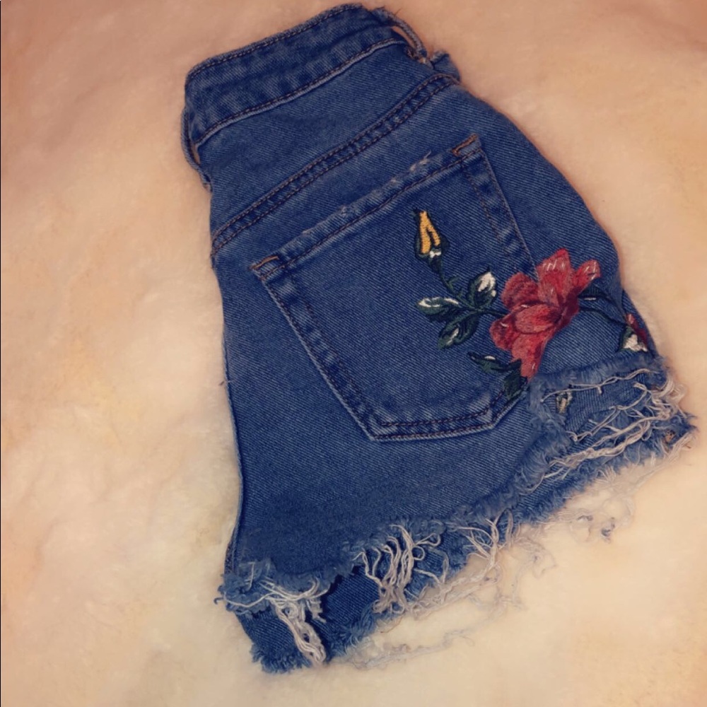 Shorts - Picture 3 of 3